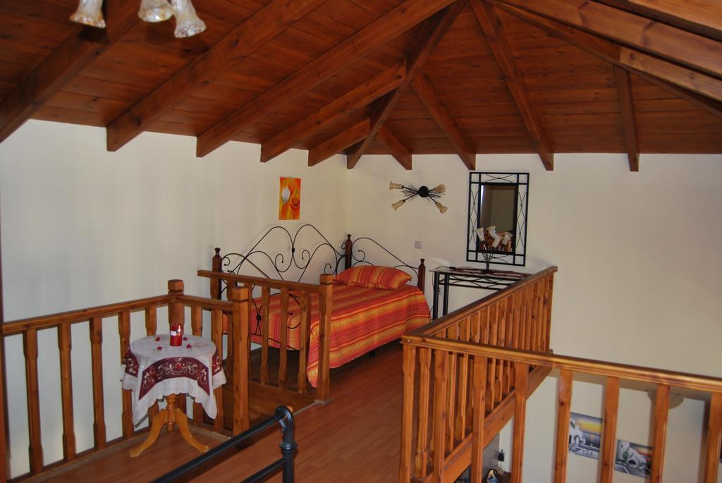 Villa Mika'S House Chalki Town Habitación foto